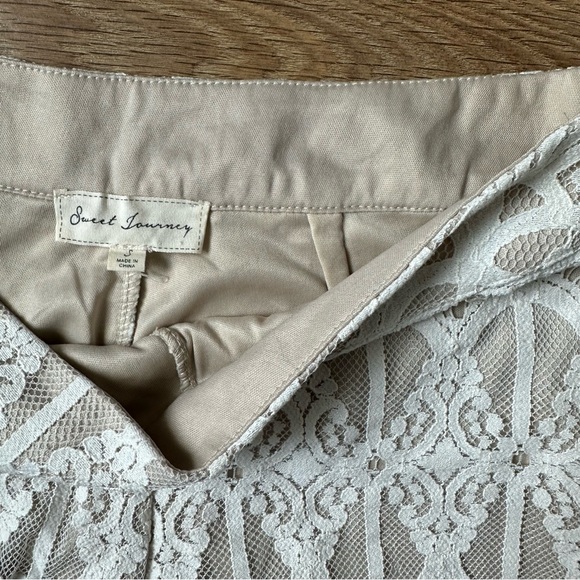 White/Tan Lace Shorts - Picture 6 of 8
